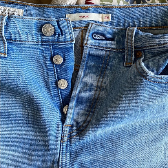 SOLD ❤️ Levi’s Wedgie Jeans - The perfect jean - Picture 6 of 9
